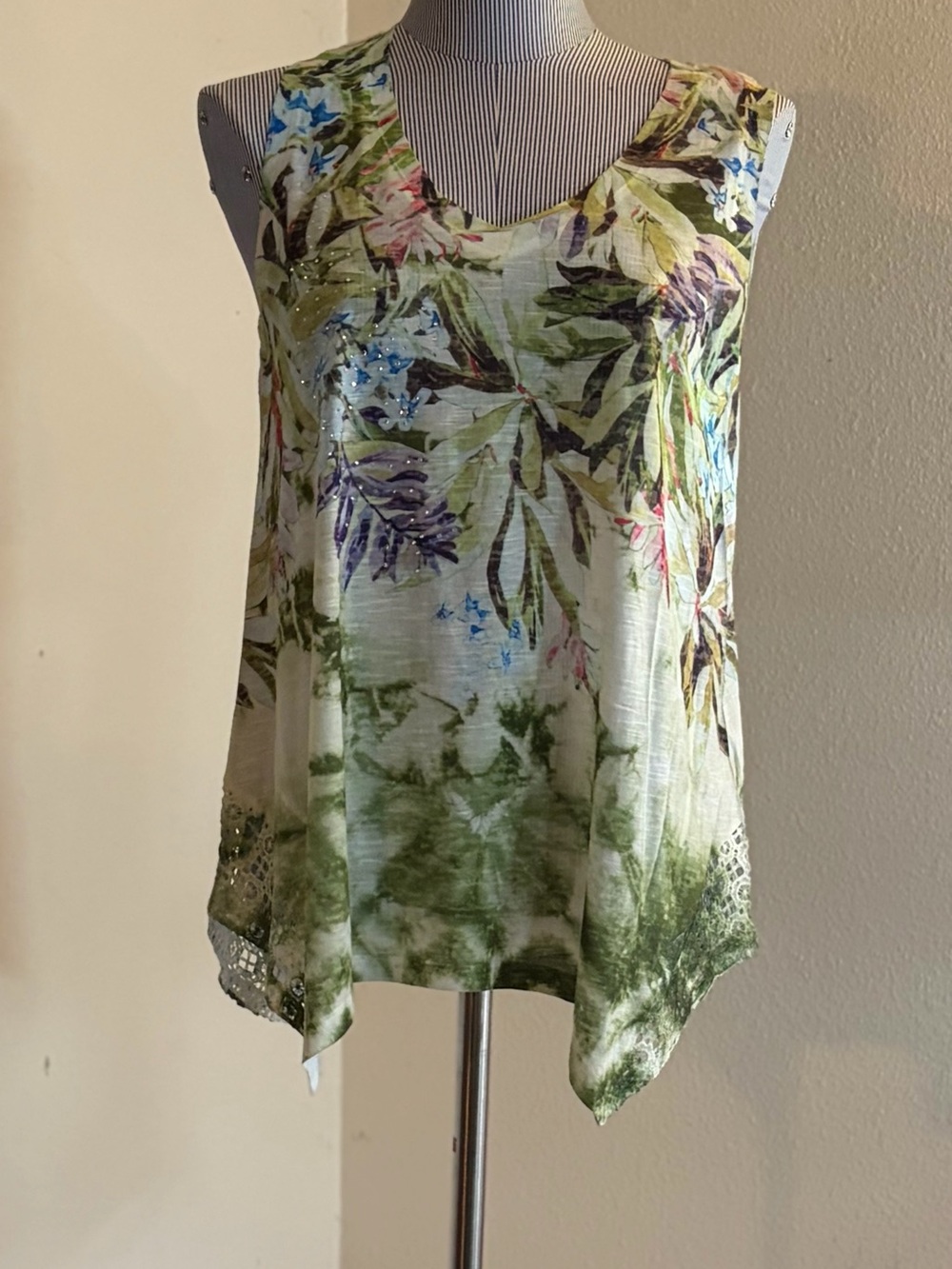 Time and Tru Green Floral Handkerchief-Hem Tank